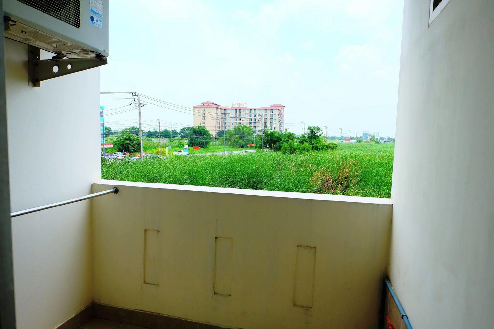 Hotel Larrivee Bang Bo Exterior foto