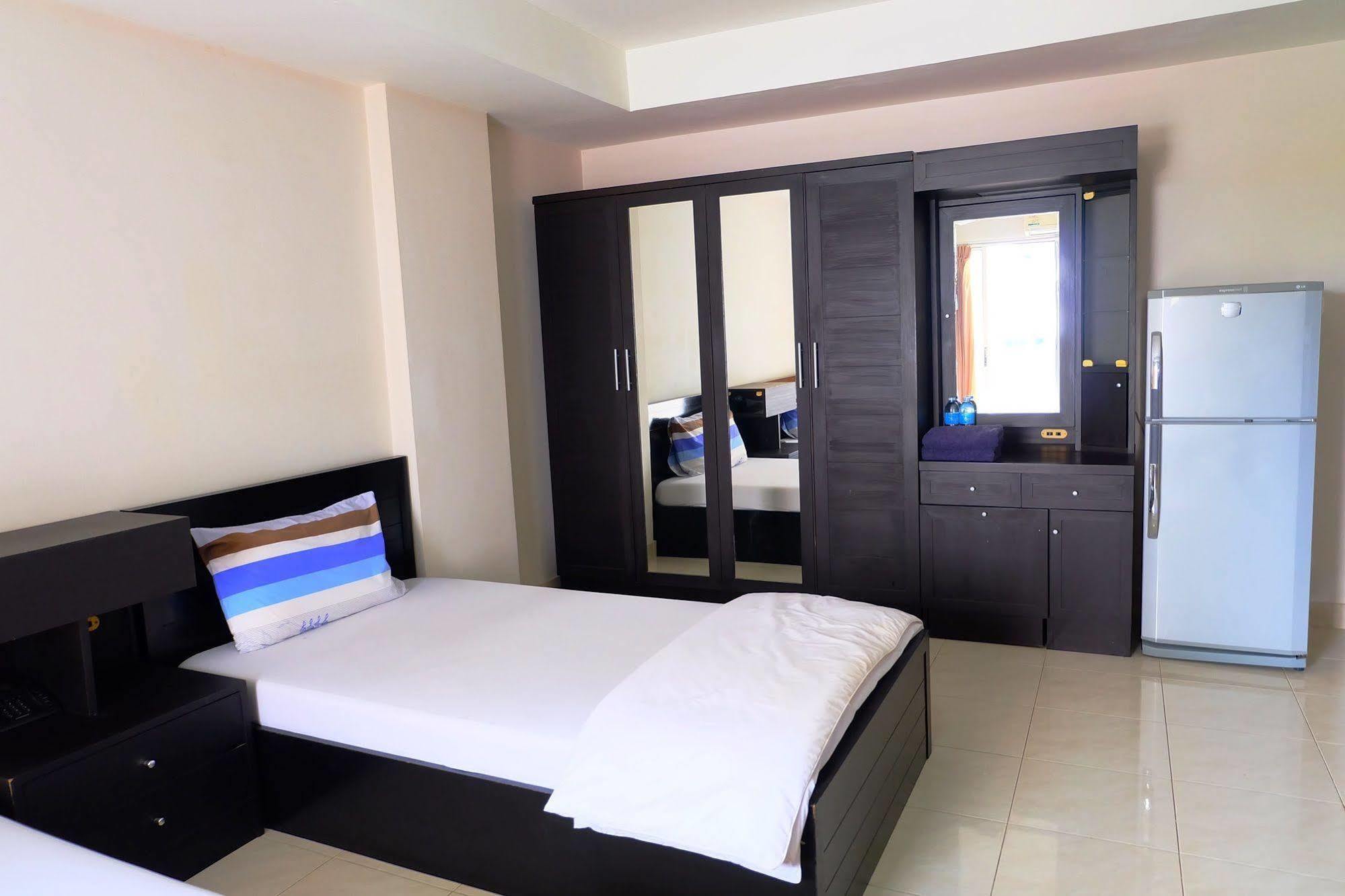 Hotel Larrivee Bang Bo Exterior foto