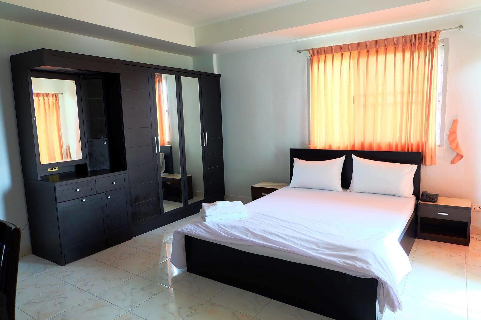Hotel Larrivee Bang Bo Exterior foto