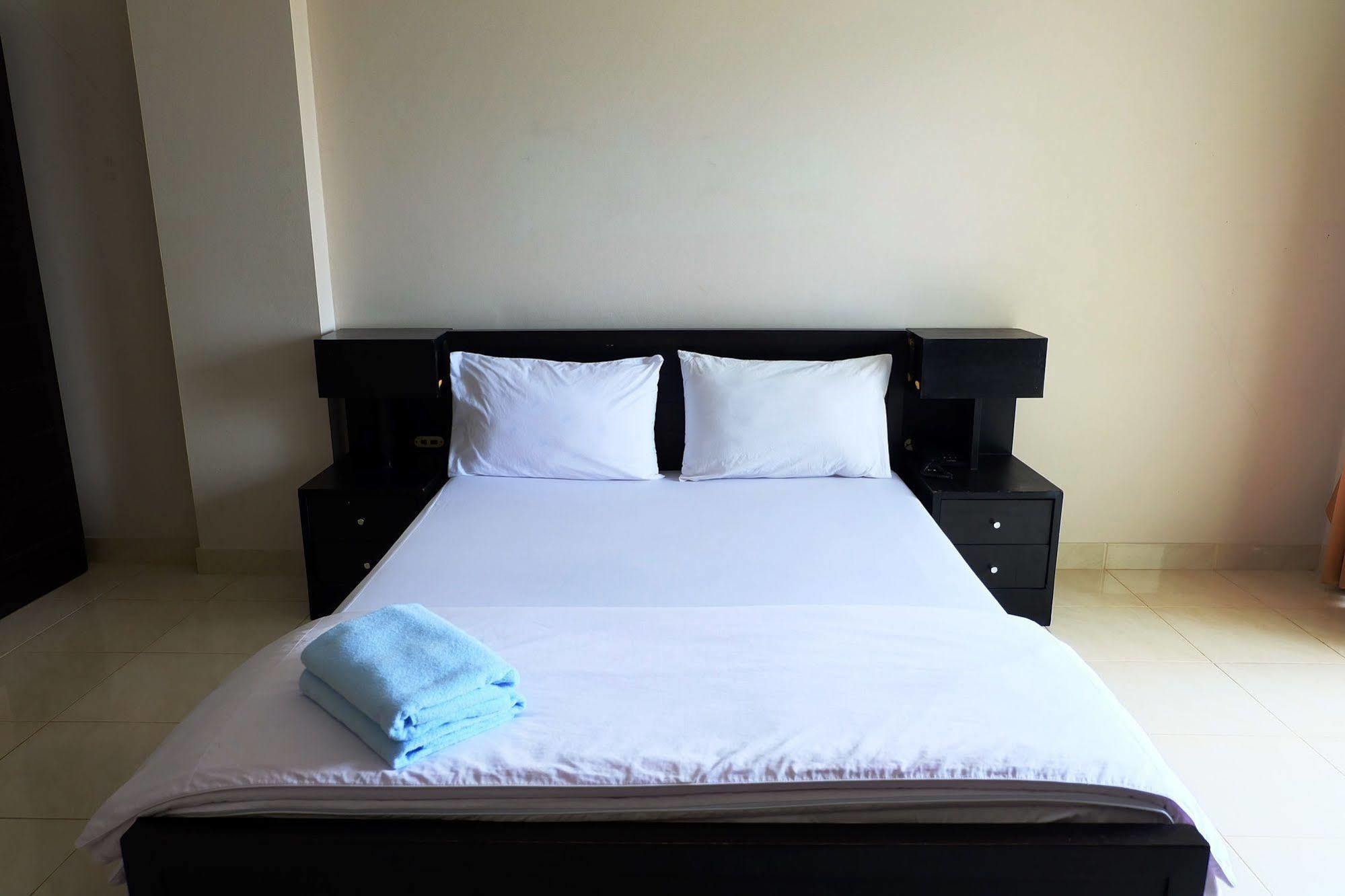 Hotel Larrivee Bang Bo Exterior foto